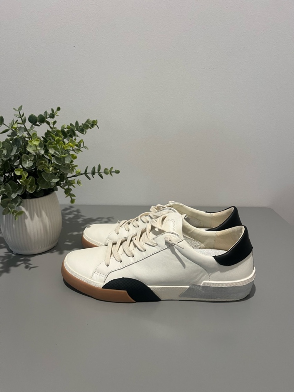 Dolce Vita White Leather Sneakers with Tan Gum Sole Women’s Size 9.5